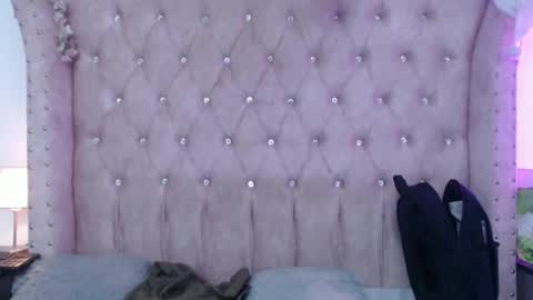 Jessica  online show from April 19, 2026, 2:33 am