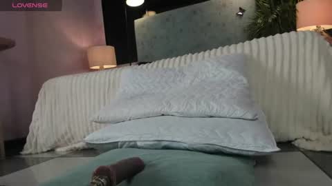 Snapshot of jessicameron chatting on July 12, 2026, 2:57 am JESSI AND NAOMI online show from July 12, 2026, 2:57 am