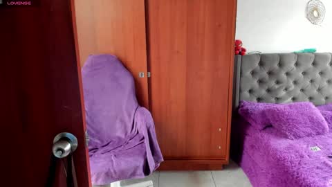 jessicarobbit online show from January 9, 2025, 1:02 pm