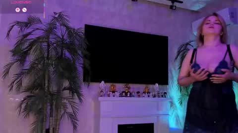 Gloria   online show from May 29, 2026, 11:58 pm