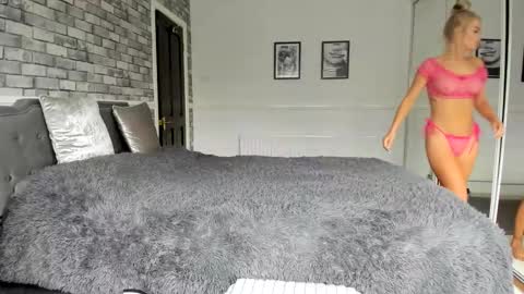 jessiebella0210_ online show from October 18, 2025, 10:38 am