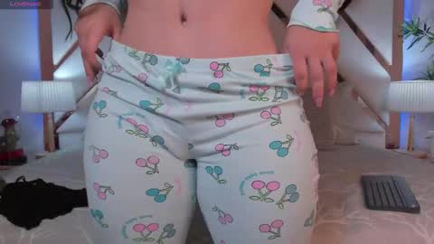 JESSICA STONNE online show from November 28, 2025, 5:43 am