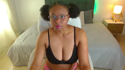 Snapshot of jessika_pearl chatting on April 7, 2026, 1:33 pm jessika_pearl online show from April 7, 2026, 1:33 pm