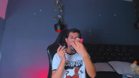 JESSY MATEUS online show from November 19, 2025, 5:35 pm