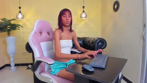 Snapshot of jessy_skinny_ chatting on October 4, 2025, 12:41 am Jessy online show from October 4, 2025, 12:41 am