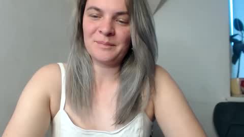 Snapshot of jessyangels chatting on April 15, 2026, 7:37 am jessyangels online show from April 15, 2026, 7:37 am