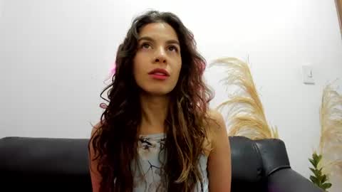 Snapshot of jessye_golden chatting on June 18, 2026, 6:01 pm jessye_golden online show from June 18, 2026, 6:01 pm