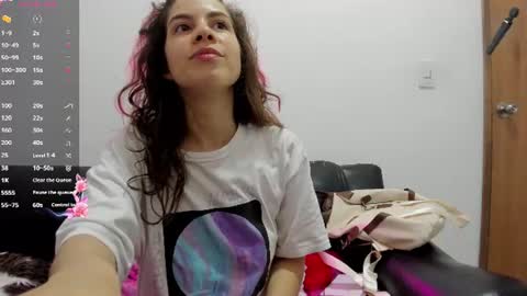Snapshot of jessye_golden chatting on July 2, 2026, 7:09 pm jessye_golden online show from July 2, 2026, 7:09 pm