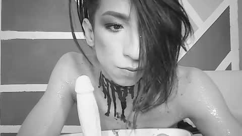 Ale online show from April 18, 2026, 7:07 pm