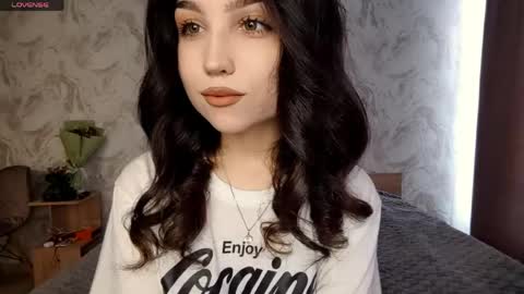 Snapshot of jettanicolay chatting on April 22, 2026, 6:49 am I am Gina ntmu Lets hit 10 Thumbs Up together online show from April 22, 2026, 6:49 am