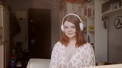 Snapshot of jettanicolay chatting on June 9, 2026, 10:38 am I am Gina ntmu Lets hit 10 Thumbs Up together online show from June 9, 2026, 10:38 am