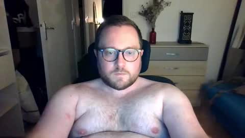 jeuneloup92 online show from January 14, 2026, 5:40 pm