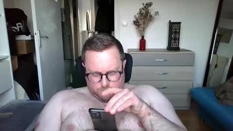 Snapshot of jeuneloup92 chatting on March 9, 2026, 5:50 pm jeuneloup92 online show from March 9, 2026, 5:50 pm