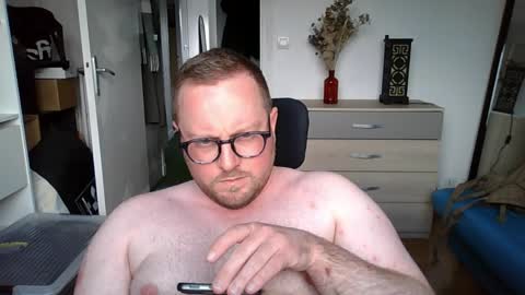 Snapshot of jeuneloup92 chatting on April 15, 2026, 4:25 pm jeuneloup92 online show from April 15, 2026, 4:25 pm