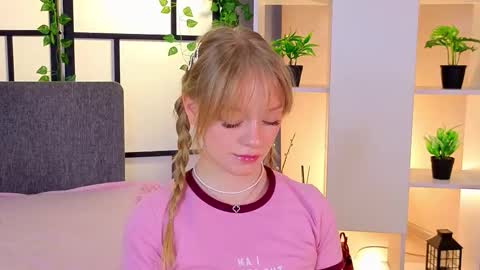 Gwen online show from March 20, 2026, 8:25 pm