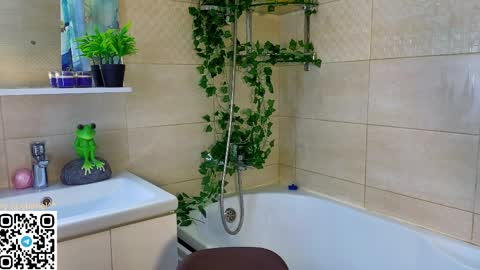 Gwen online show from March 29, 2026, 8:31 pm