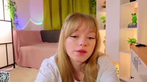 Gwen online show from April 4, 2026, 8:28 pm