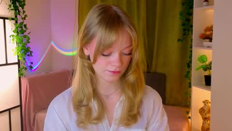 Gwen online show from April 11, 2026, 8:13 pm