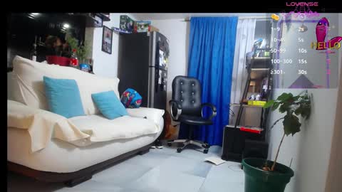 Snapshot of jezabel_purple chatting on January 11, 2025, 11:35 pm Camila online show from January 11, 2025, 11:35 pm