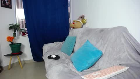 Camila online show from November 21, 2025, 10:47 am