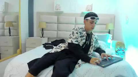 jhoanleandro online show from February 7, 2025, 4:16 am