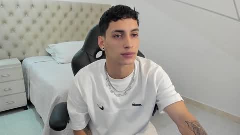 jhoanleandro online show from September 20, 2025, 4:02 am