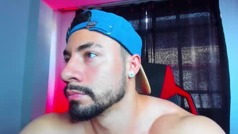 Jhojan Strong  online show from December 15, 2025, 8:35 pm