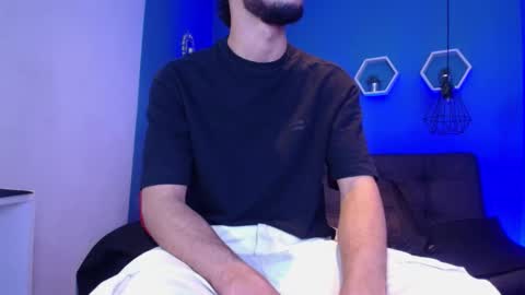 jhon_malo online show from December 22, 2025, 2:19 am