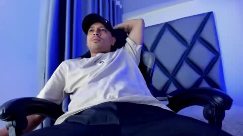 Snapshot of jhon_martinez_ chatting on July 2, 2026, 2:45 pm Jhon online show from July 2, 2026, 2:45 pm