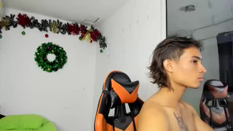 jhoner_browms online show from November 29, 2025, 3:31 am