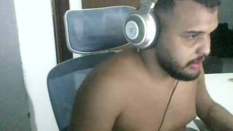 JhoniZi online show from May 12, 2026, 2:30 am