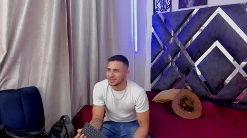 jhonny online show from March 10, 2025, 3:23 am