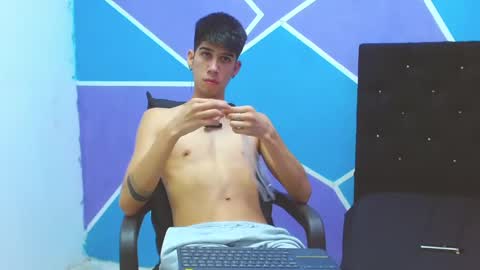 Snapshot of jhony_sex3 chatting on December 14, 2024, 6:35 am jhony_sex3 online show from December 14, 2024, 6:35 am