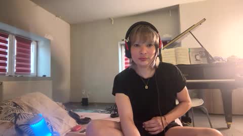 Snapshot of jhopeftw chatting on February 17, 2026, 7:49 am Anya online show from February 17, 2026, 7:49 am