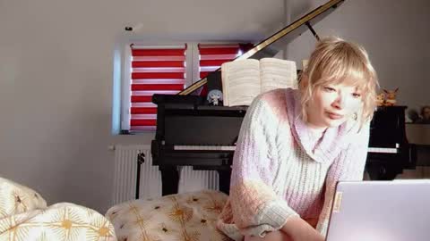 Snapshot of jhopeftw chatting on March 2, 2026, 9:38 am Anya online show from March 2, 2026, 9:38 am