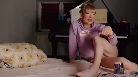 Snapshot of jhopeftw chatting on March 4, 2026, 6:03 pm Anya online show from March 4, 2026, 6:03 pm