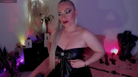 jianilnescoth online show from October 8, 2025, 3:53 pm