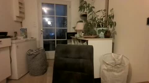 jin16000 online show from April 24, 2026, 4:37 am