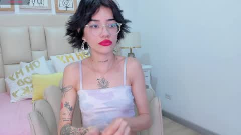 Snapshot of jinx_blue_ chatting on April 18, 2026, 3:32 am jinx blue online show from April 18, 2026, 3:32 am