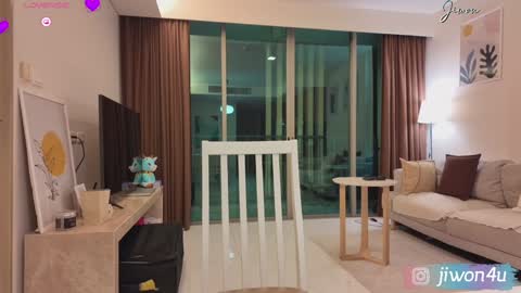 Jiwon online show from January 12, 2025, 12:55 pm