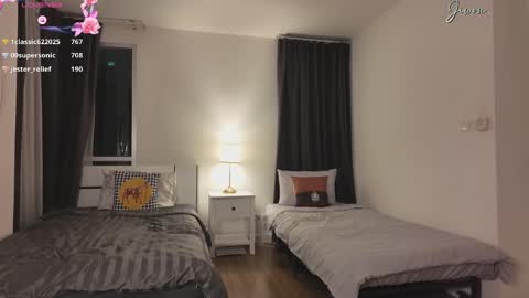 Jiwon online show from February 22, 2025, 3:47 pm