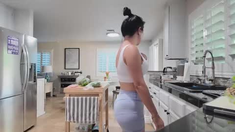 Jiwon online show from September 13, 2025, 12:21 am