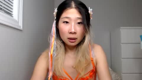 Jiwoo online show from October 25, 2025, 11:43 pm