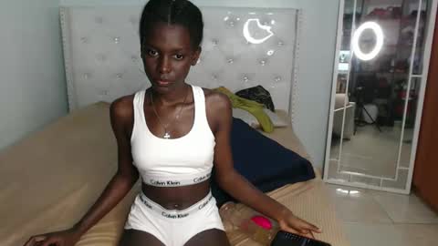 Snapshot of jjojoblackqueen chatting on May 3, 2026, 3:18 pm JOJO online show from May 3, 2026, 3:18 pm