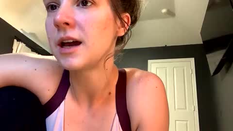 jlynn1997 online show from November 15, 2025, 9:11 pm