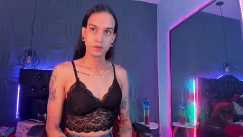 Joa Isaza     online show from December 26, 2024, 6:52 am