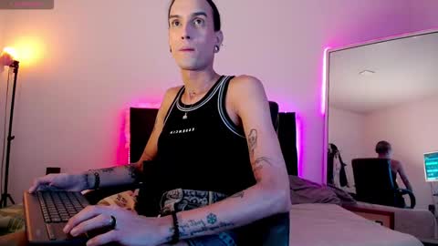 Joa Isaza     online show from October 20, 2025, 12:55 am