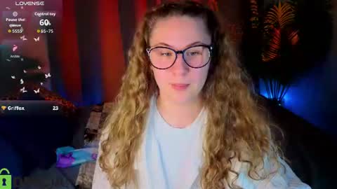 Snapshot of joan_green chatting on June 19, 2026, 1:43 am GMT2 Tue-Wed Fri-Sun 3-9AM Joan green online show from June 19, 2026, 1:43 am