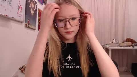 Snapshot of joan_kiss chatting on October 3, 2025, 2:47 pm joan_kiss online show from October 3, 2025, 2:47 pm
