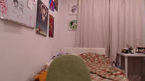 joan_kiss online show from December 5, 2025, 3:41 pm